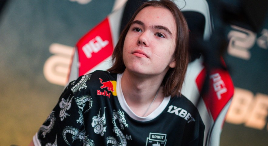 传奇杯 S2： FunPlus Phoenix 的三大核心持续施压，而 Wx 的 Ashe 独自挣扎； Doinb 的团队取得了他们的首场胜利。